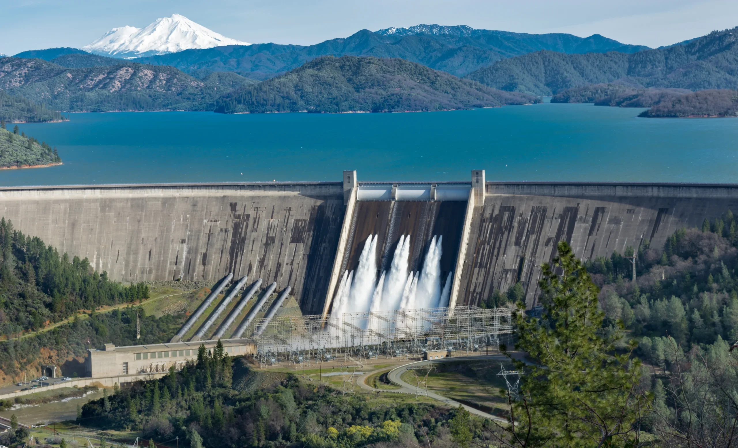 <a href="htnang-luong-tai-tao-giai-phap-ben-vung-cho-tuong-laitps://www.freepik.com/free-photo/picture-shasta-dam-surrounded-by-roads-trees-with-lake-mountains_10185926.htm#fromView=search&page=1&position=0&uuid=4c04e9b7-7bfd-4eb0-ab8f-5f6f377795f9">Image by wirestock on Freepik</a>