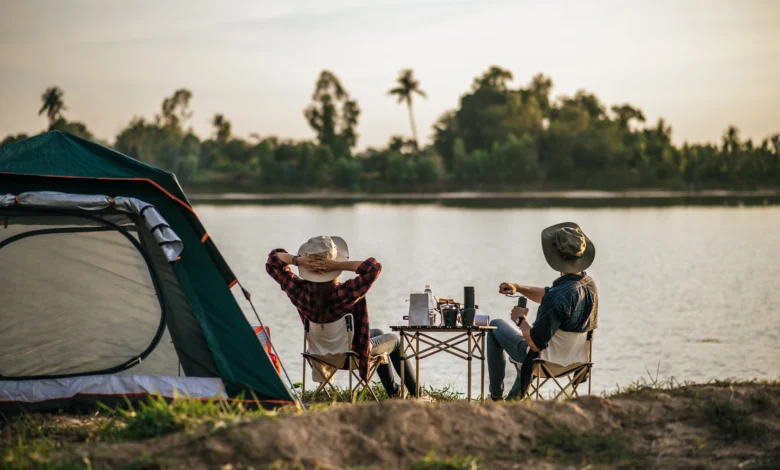 nhung-vat-dung-can-mang-theo-va-luu-y-khi-di-camping-hoac-trekking-doi-nui