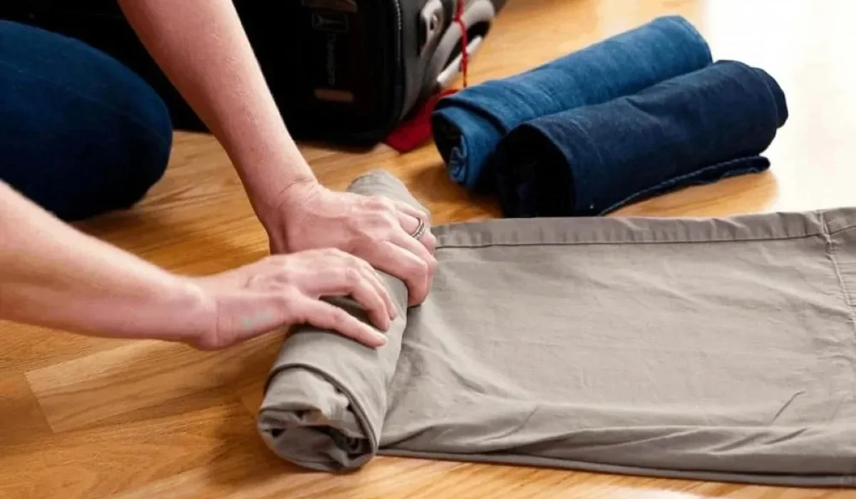 cach-gap-quan-ao-gon-gang-tiet-kiem-30-khong-gian-tu-chi-voi-vai-buoc-don-gian (2)